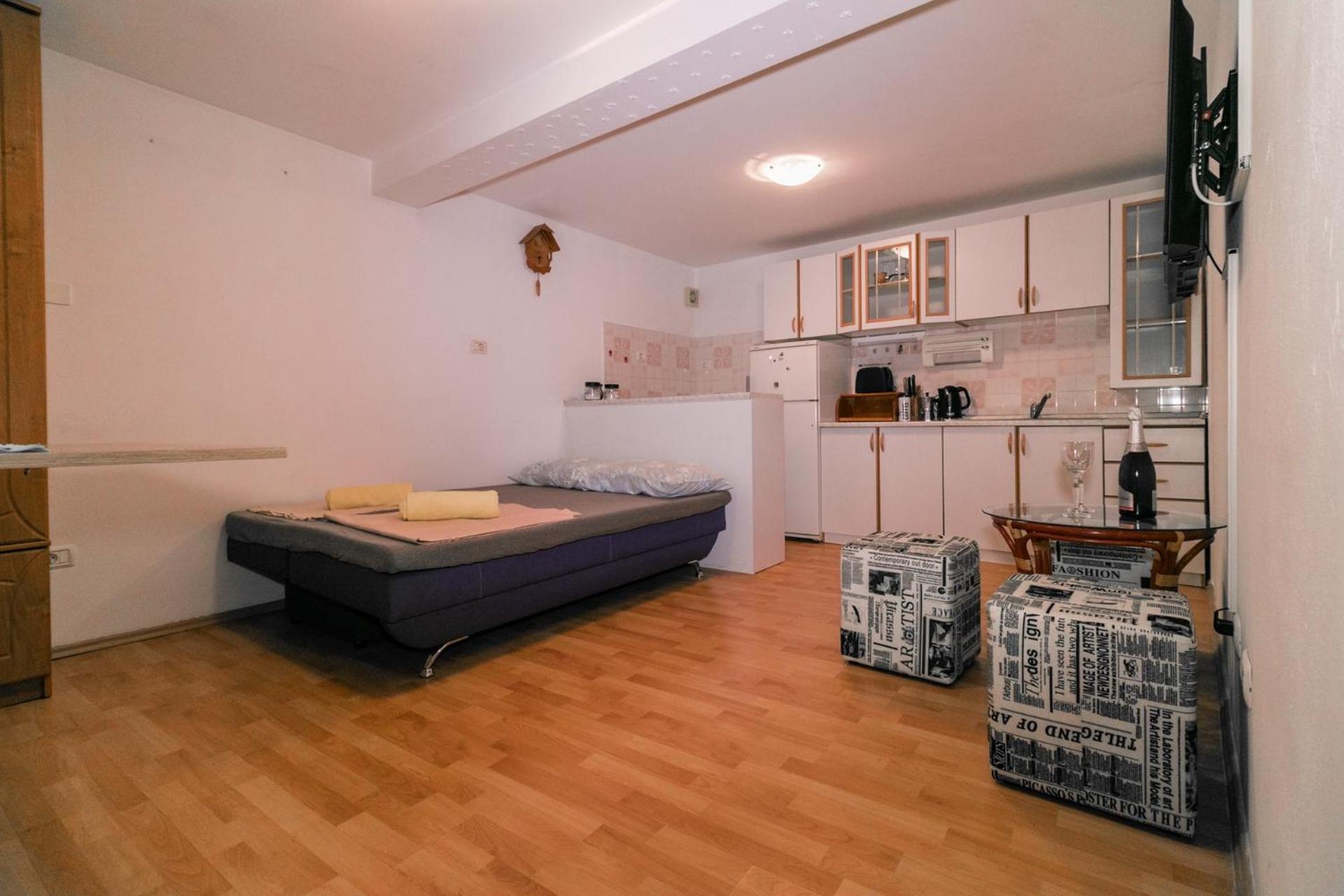 Apartment Fri *