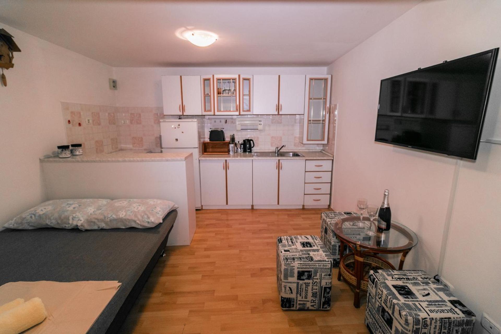 Apartment Fri *