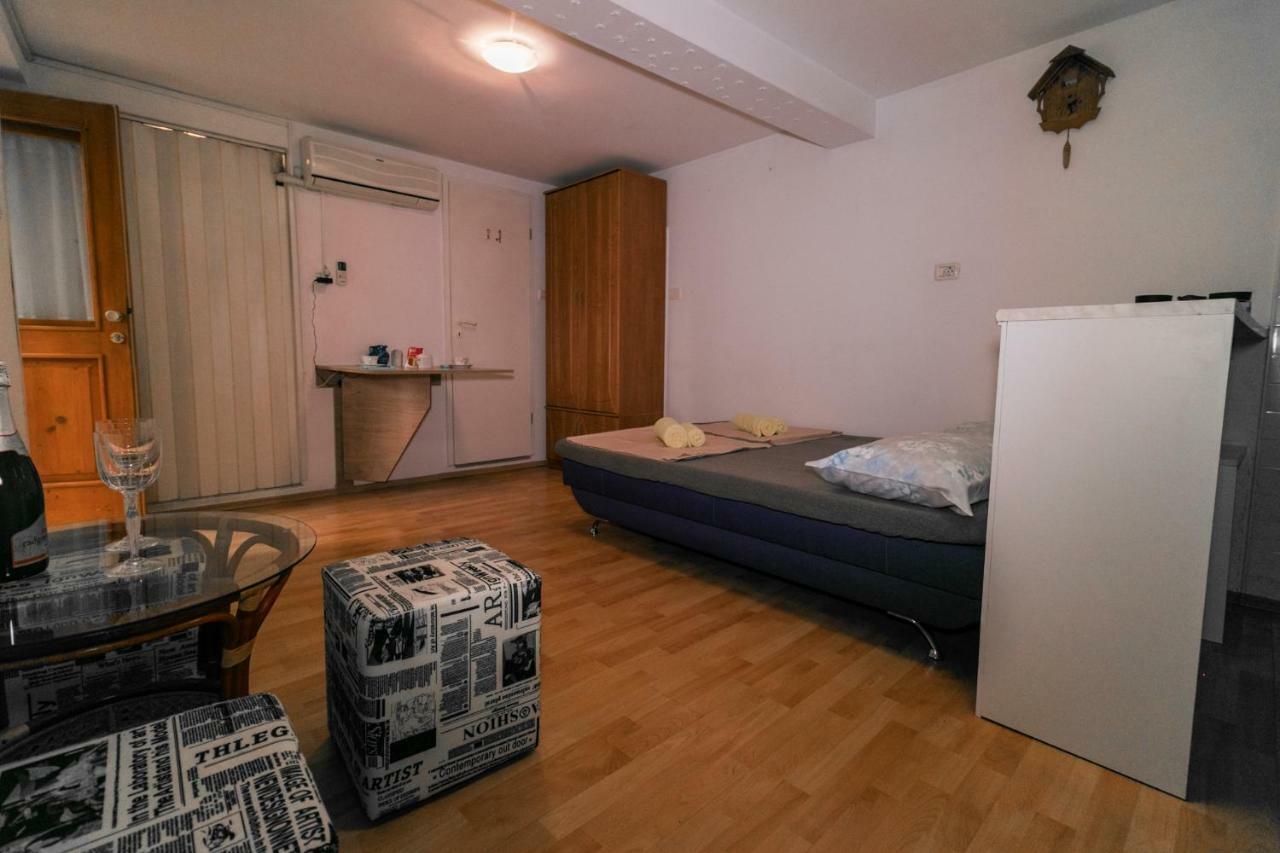 Apartment Fri *